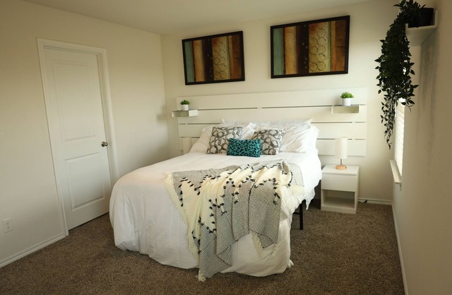 Spacious 4-Bedroom Retreat with High-Speed WiFi and Tranquil Ambiance