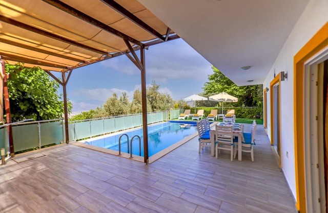 Spacious 4 Bedroom Villa with Very Private Pool, 10-15 mins Drive from Kalkan