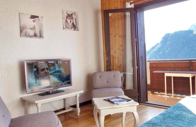 SPACIOUS 4-ROOM APARTMENT 200M FROM THE SUPER-CHATEL CABLE CAR. PANORAMIC VIEW.