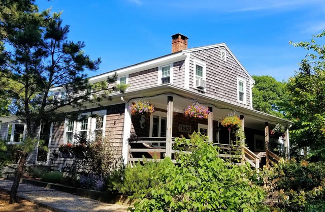 Spacious 4BD- A/C, Game Room, Screened Porch, Walk to Herring Pond & Cape Cod Rail Trail