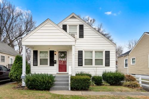 Spacious 4BR Home with Cozy Vibes in Louisville