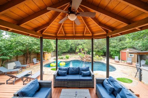Spacious 4BR Villa with Private Pool, Near Six Flags