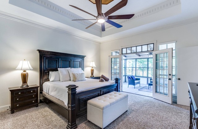 Spacious -5 bed-5ba Golf Course - Lake Access - Pet Friendly - Long-Term Stays