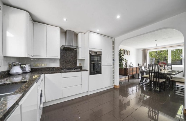 Spacious 5-Bed House in Aylesford