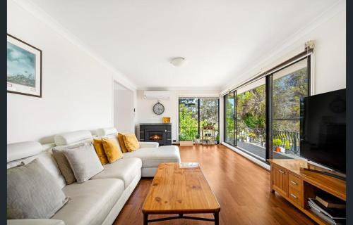 Spacious 5 Bedroom 3 Bath Three Sisters Getaway
