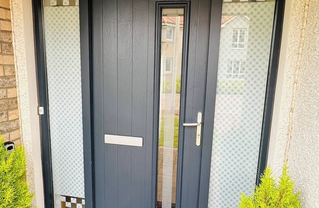 Spacious 5-bedroom house in charming East Calder with WiFi
