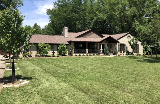 Spacious 5 Bedroom Home with Heated Pool and Hot Tub