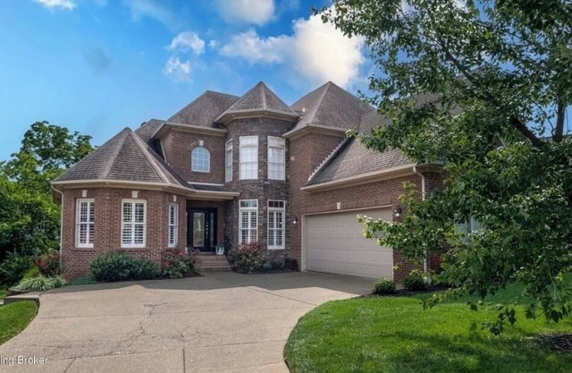 Spacious 5-bedroom house in Walking Distance to Restaurants