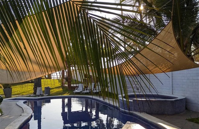 Spacious 5-bedroom house in charming Sonsonate with WiFi, AC