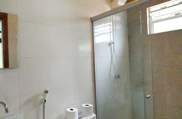 Spacious 5-bedroom house with WiFi, AC in lovely Brasília