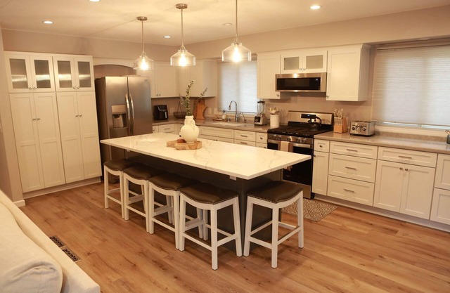 Spacious 5-bedroom house in Plymouth, Near Medicine lake and Downtown. AC WiFi