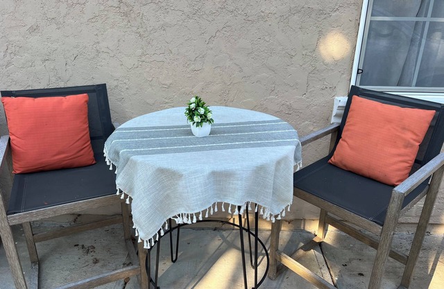 Spacious 5-bedroom house in lovely La Mesa with stunning views, lots of space