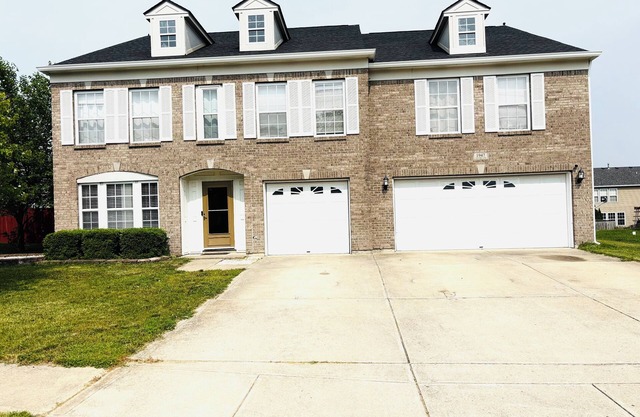 Spacious 5-bedroom house in beautiful Indianapolis with WiFi, AC