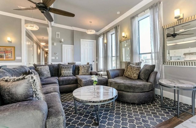 Spacious 5-bedroom condo in charming New Orleans