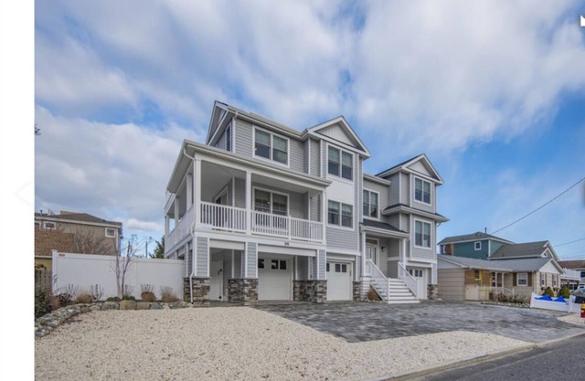 Spacious 5-bedroom house with in ground pool/hot tub in fabulous Ship Bottom