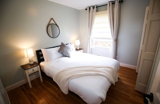Spacious 5BR in NE Arts District by Lux Life