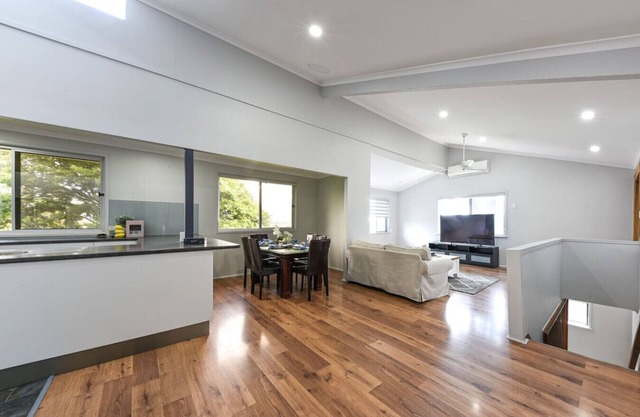 Spacious 5BR Retreat w/Balcony Near Hotspots