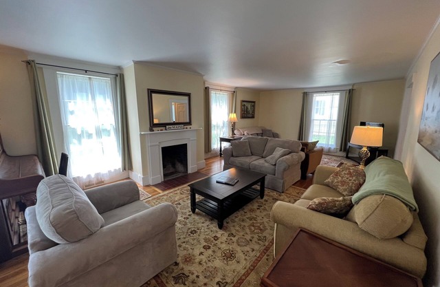 Spacious 6-bedroom house with WiFi and AC in charming Augusta