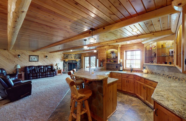 Spacious 6 bedroom house with a hot tub!