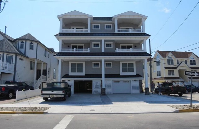 Spacious 7-bedroom Waterfront Townhome In Marvelous Sea Isle City With WiFi, AC