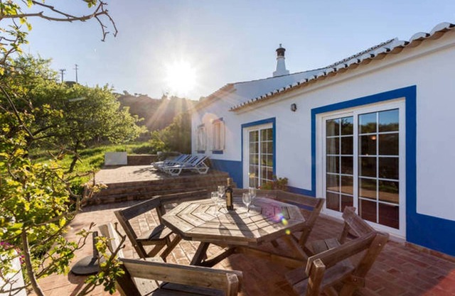 Spacious Algarvian Farmhouse with pool set in 5 acres of grounds. 7509/AL