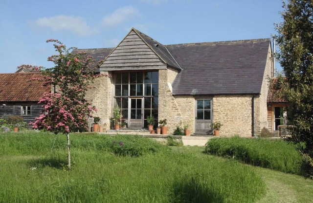 Spacious and beautifully converted 18th century stone barn. Pet-friendly!