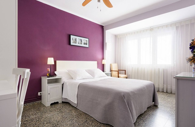Spacious and bright apartment next to the Pilar