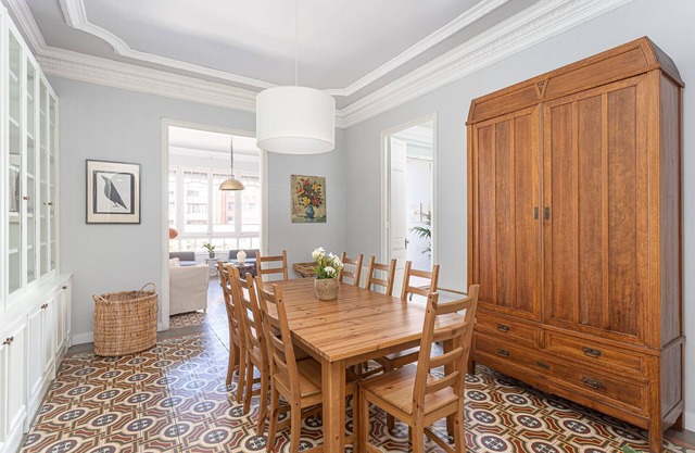 Spacious and bright apartment near the Sagrada Familia
