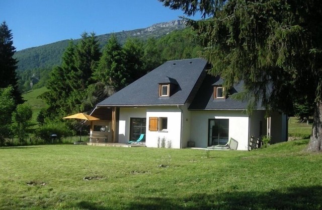 Spacious and comfortable mountain chalet, 4 *, near Payolle, Pic du midi