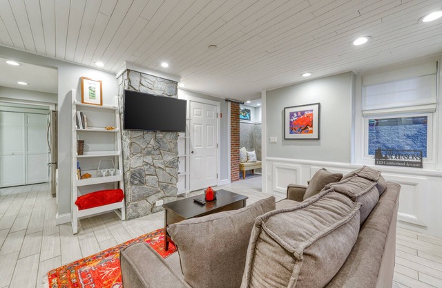 Spacious and Contemporary Condo in the Heart of Portland - Close to Beach