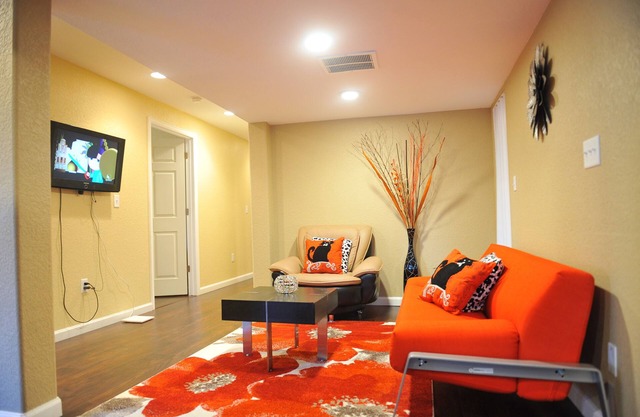 Spacious and Cozy walkout Apartment