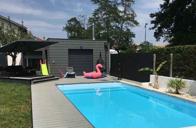 SPACIOUS AND LUMINOUS HOUSE 200m² 8 PERSONS GARDEN SWIMMING POOL