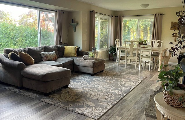 Spacious and lovely, 1 level home in South Salem