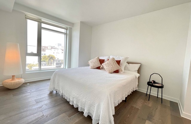 Spacious and modern 2 bedroom in Pacific Heights