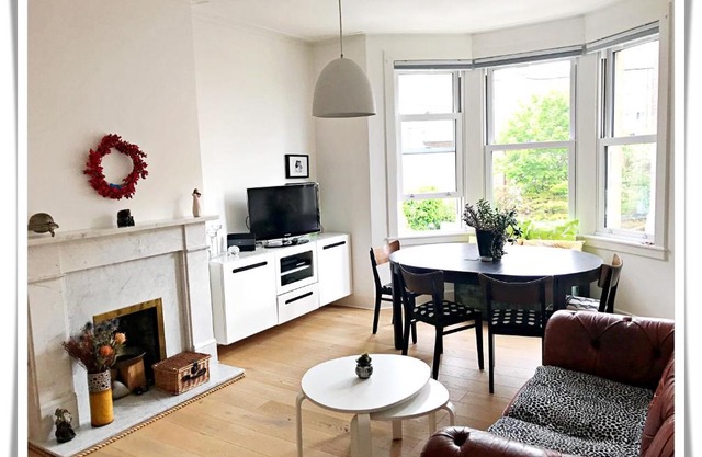Spacious and modern 2 bedroom flat near the City Centre