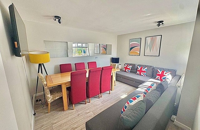 Spacious and Modern Eastcote Apartment
