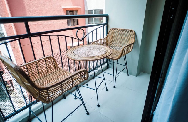 Spacious and quiet cozy condo, 3 minutes away from Mactan Airport Cebu.