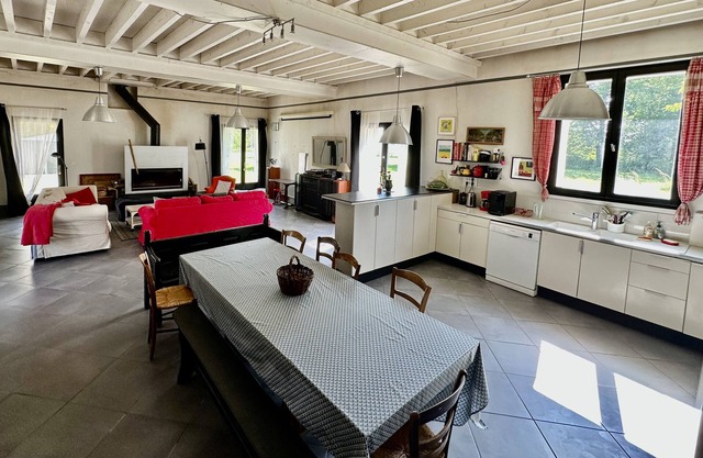 Spacious and quiet country house. 5BR/2BTH. near Paris & Disneyland
