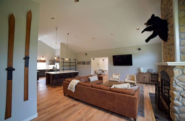 Spacious and Scenic Mountain Home