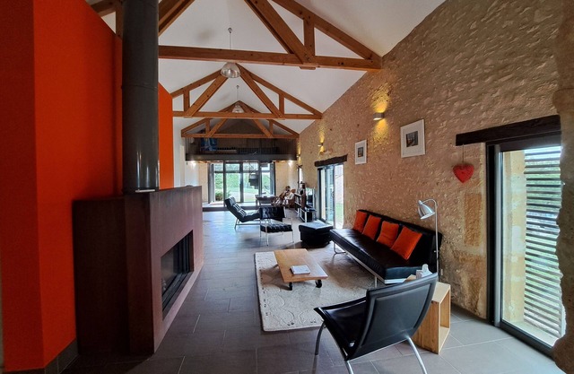 SPACIOUS APARTMENT IDEAL FOR A FAMILY BREAK BETWEEN BERGERAC AND SARLAT