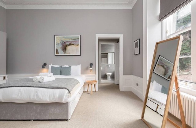 Spacious Apartment close to Princes Street