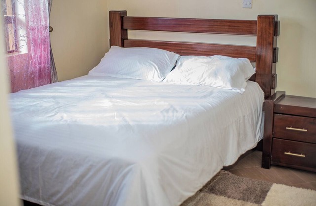 Spacious Apartment - Flexible Self Check-In & Free Parking