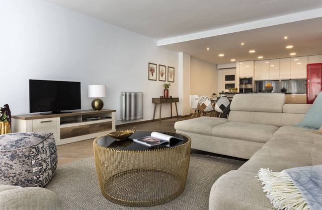 Spacious Apartment in Great Central Location. Tablas