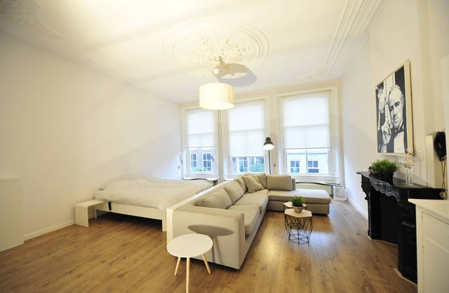 Spacious apartment in monumental building center Zaltbommel.