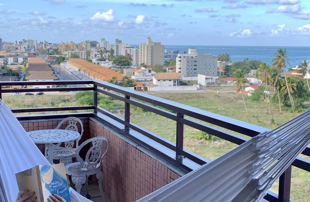 Spacious apartment, sea view, L-shaped balcony, 200 m from the beach. 2 bedrooms, 1 en suite.