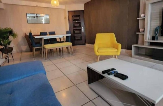 Spacious apt. Vía España with 3 bedrooms and 2 bathrooms.