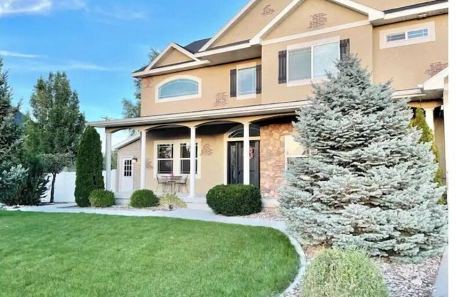 Spacious Basement Apartment w/Private Entrance