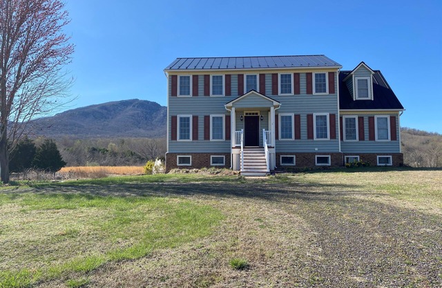 Spacious, Beautiful, Quiet Home with Amazing Old Rag Views