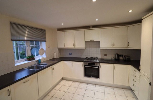Spacious Bracknell Four Bedroom House