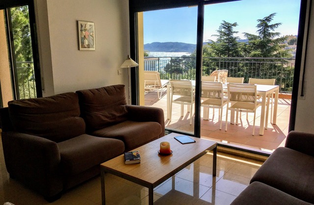 Spacious, bright, terrace and sea view garden, near beaches and harbor, air conditioning/wf
